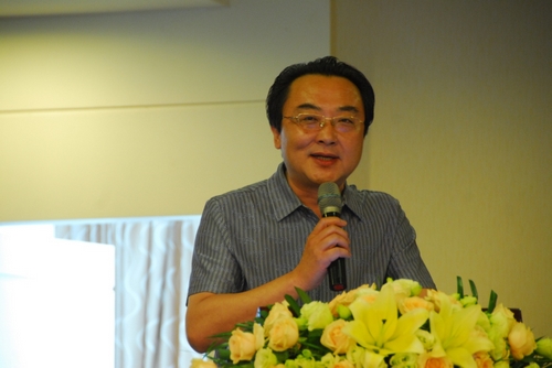 副总经理马志刚致开幕词,表达了对参会代表的感谢和欢迎 副总经理马志刚致开幕词,表达了对参会代表的感谢和欢迎